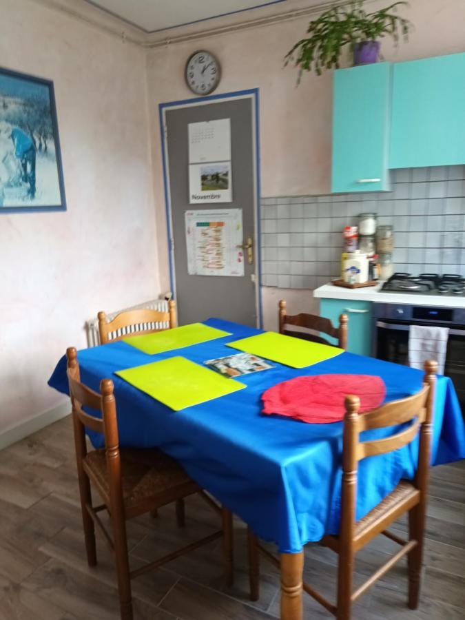 La Petite Maison Bleue Apartman Jugon-les-Lacs Kültér fotó